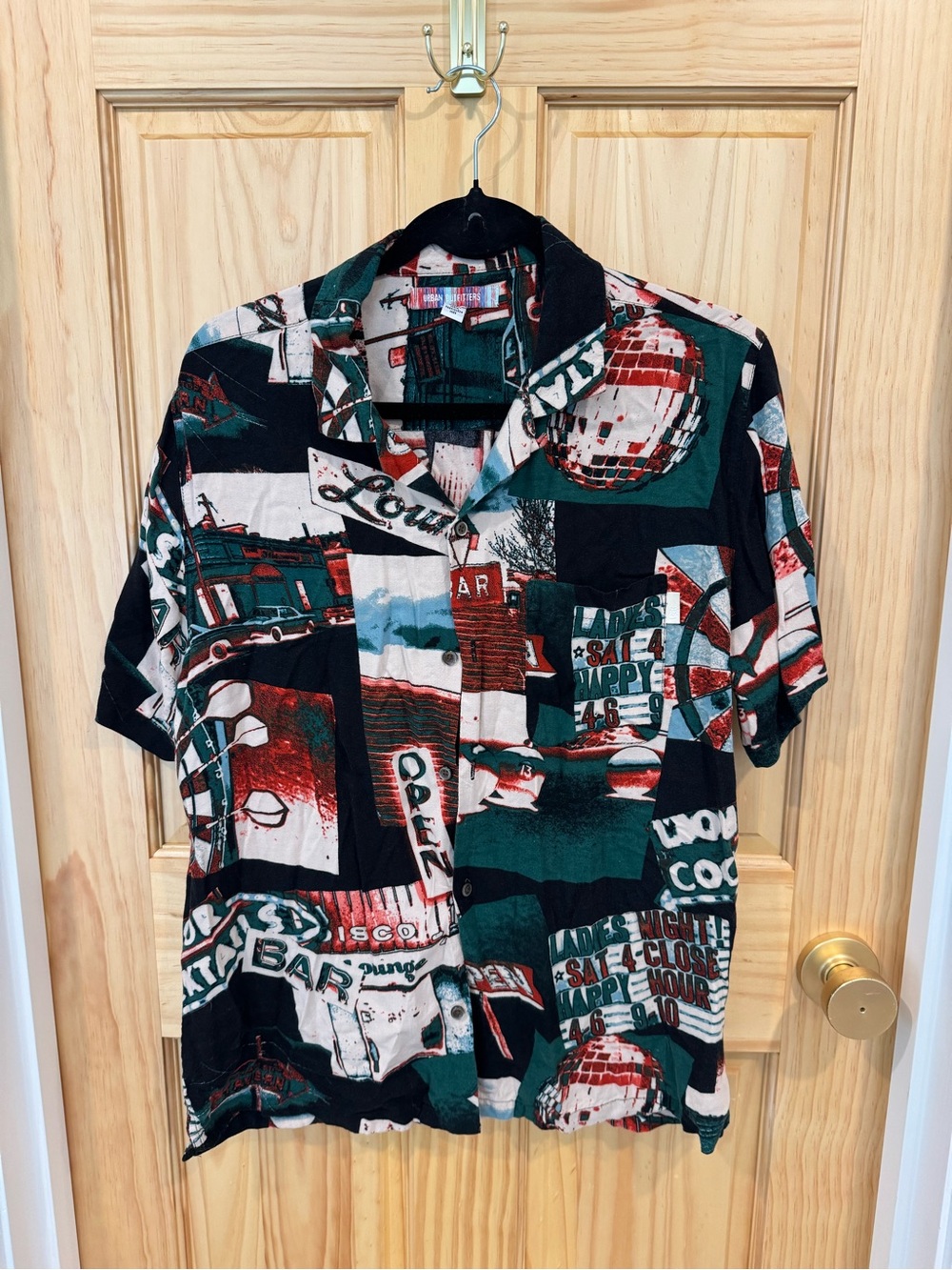 Urban Outfitters Short-Sleeve Graphic Button-Up Shirt - Green/Black/Red
